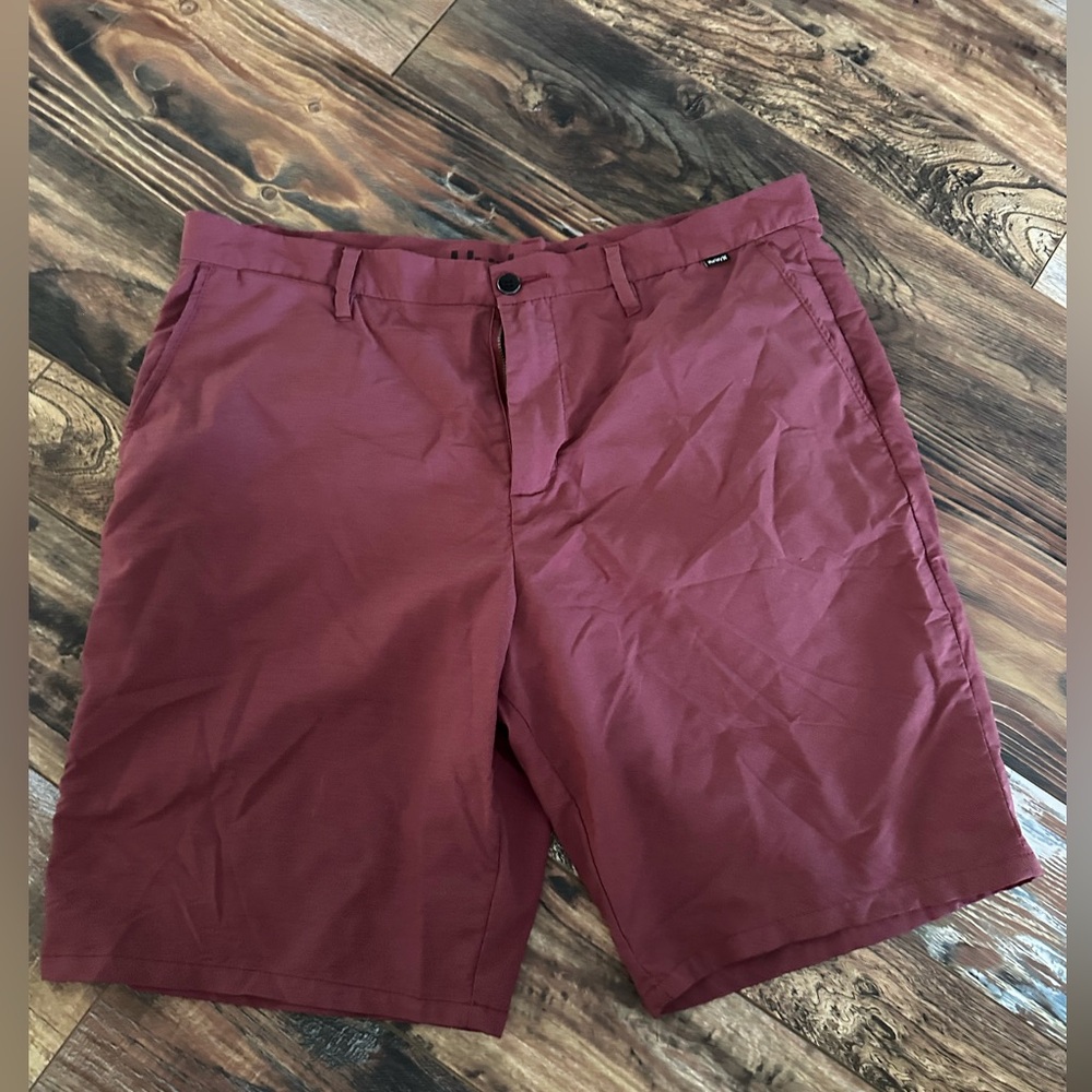 Men’s burgundy Hurley hybrid shorts. 38W